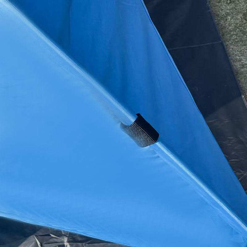 Lichtgewicht, driezijdig geventileerde strandtent