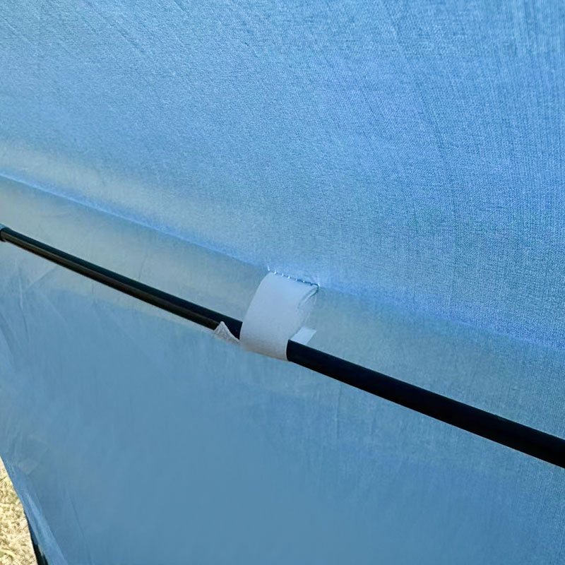 Outdoor strandcampingtent met geïntegreerde grondmat