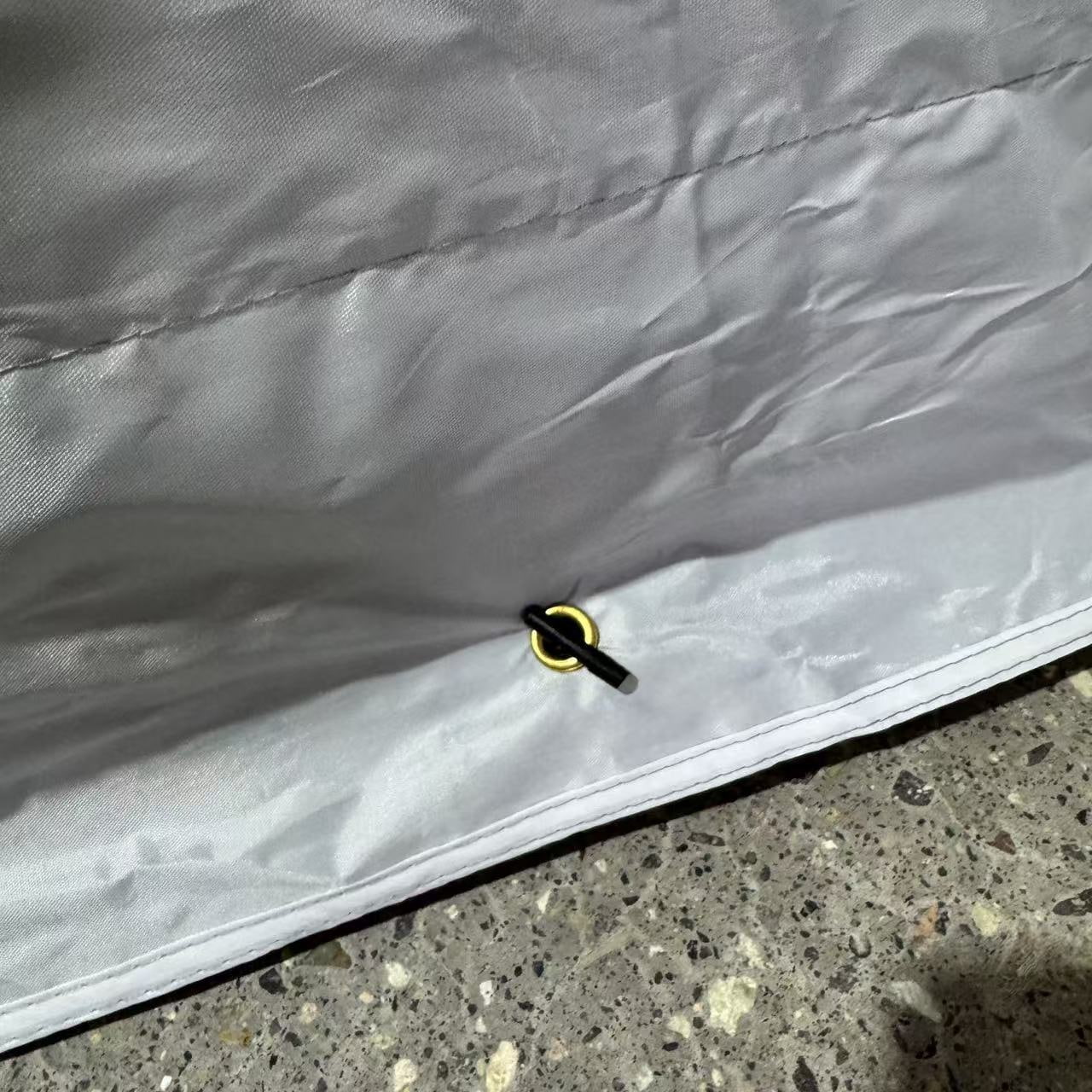 Regen- en zonnedichte autoschuilplaats/opslagtent