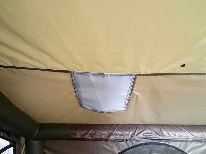 Kleine militaire groene opblaasbare kampeertent Kleine militaire groene opblaasbare kampeertent