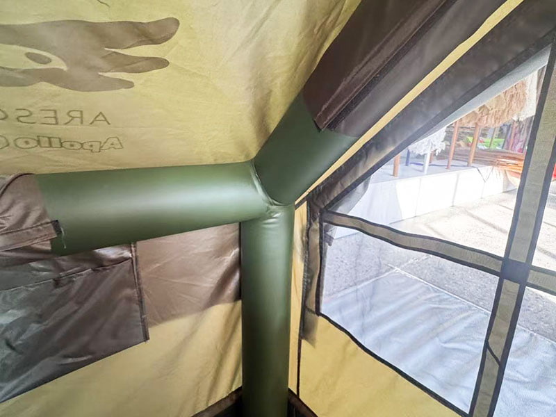 Kleine militaire groene opblaasbare kampeertent Kleine militaire groene opblaasbare kampeertent